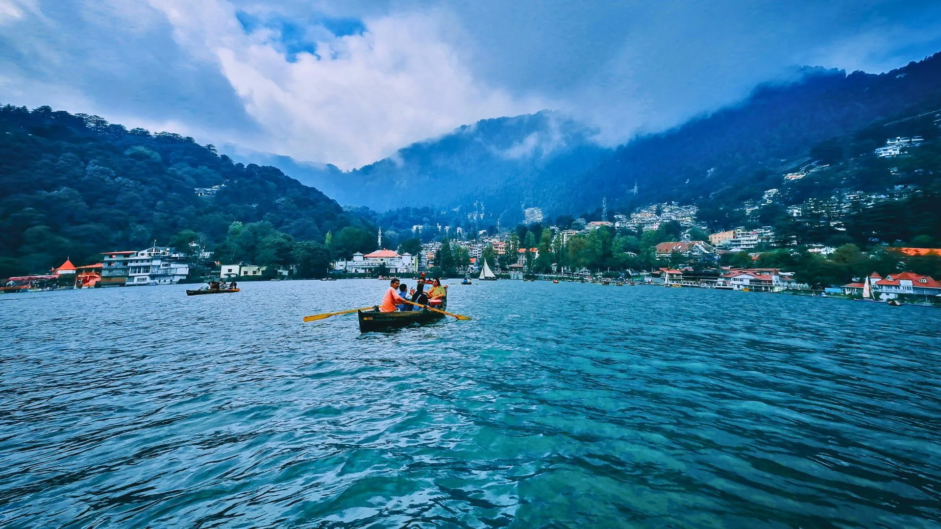 Nainital Kainchi Dham Tour Package From Delhi | Uttarakhand Holiday Trip